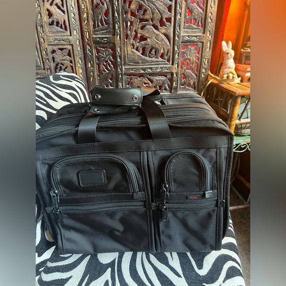 Tumi Deluxe Black Rolling Cary On Travel Bag